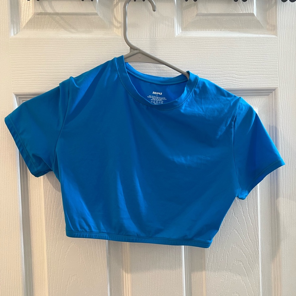 SKIMS Cropped Fits Everybody Shirt in Blue NWOT